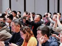 记者手记｜冬日里的期货“热场”：一场嘉年华里的专业与烟火