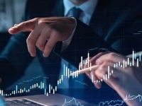 全民“养龙虾”热，金融机构保持“冷”思考